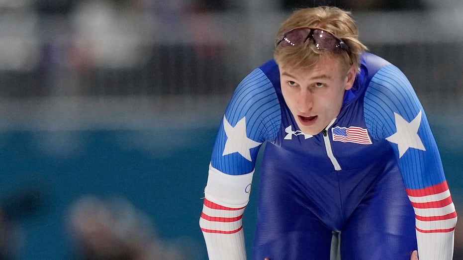 Image for the article: American Jordan Stolz secures silver medal in men's speedskating 1,500-meter event