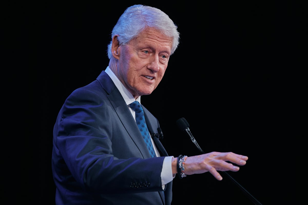 Image for the article: Former President Bill Clinton pushes for public hearing in House Epstein investigation