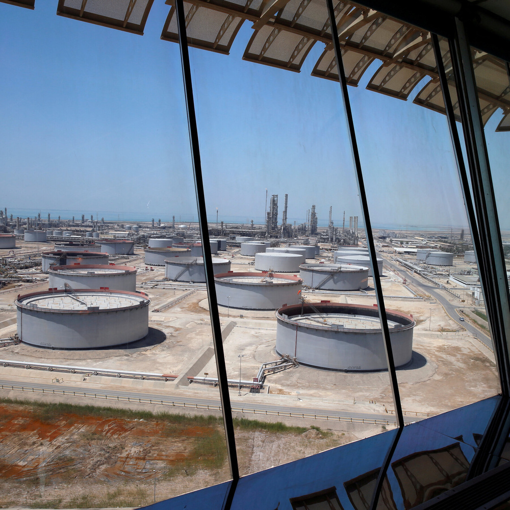 Изображение к статье: ОПЕК+ увеличит добычу нефти, поскольку удары по Ирану угрожают скачком цен