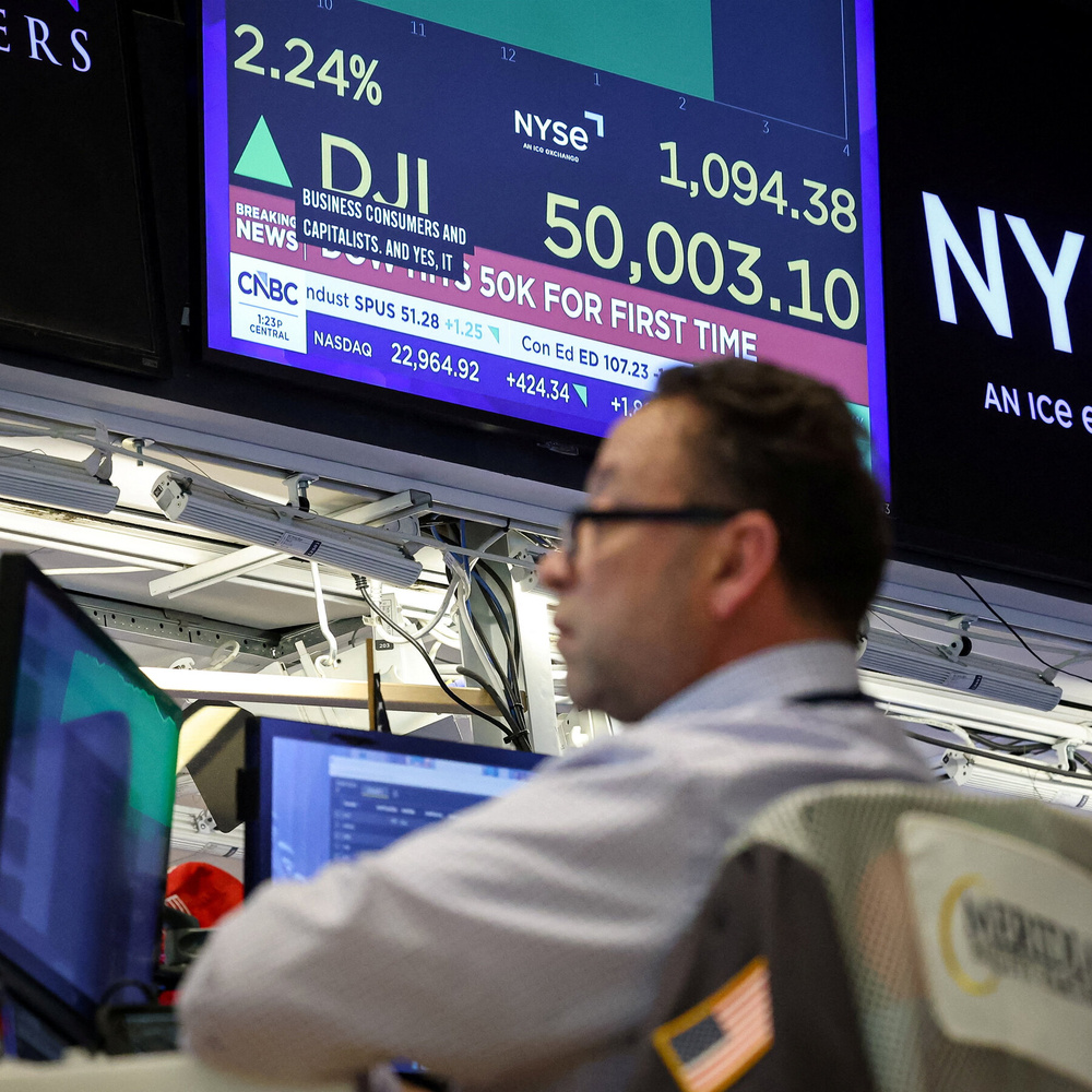 Image for the article: Stocks Rebound After Volatile Week as Dow Hits Record High