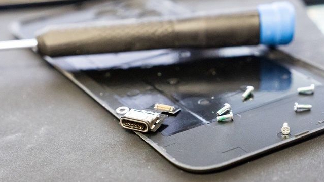 Image for the article: Tech Talk: Why does my phone get hot?