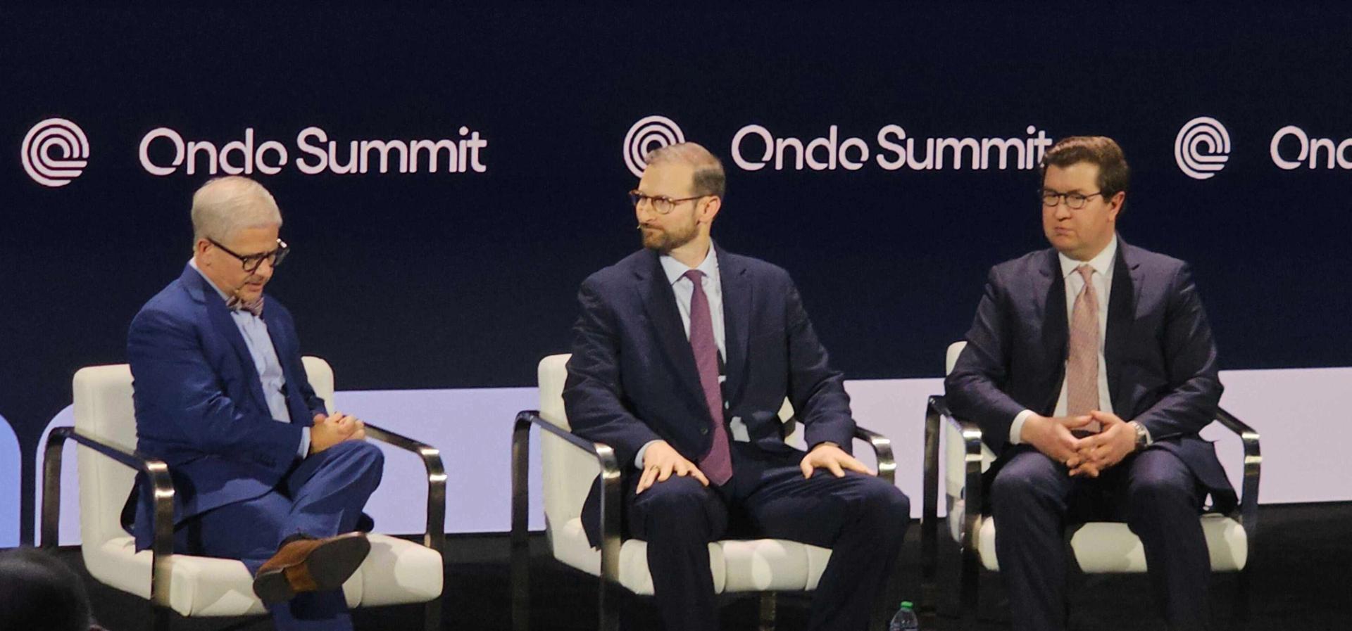 Изображение к статье: Белый дом Трампа не потерпит нападок на президента в криптовалютном законопроекте, заявил советник