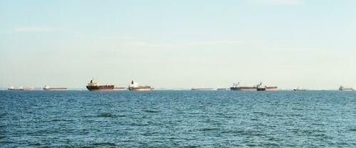 Изображение к статье: Азиатские нефтепереработчики рассматривают возможность сокращения переработки сырой нефти из-за угрозы поставок в связи с войной в Иране.