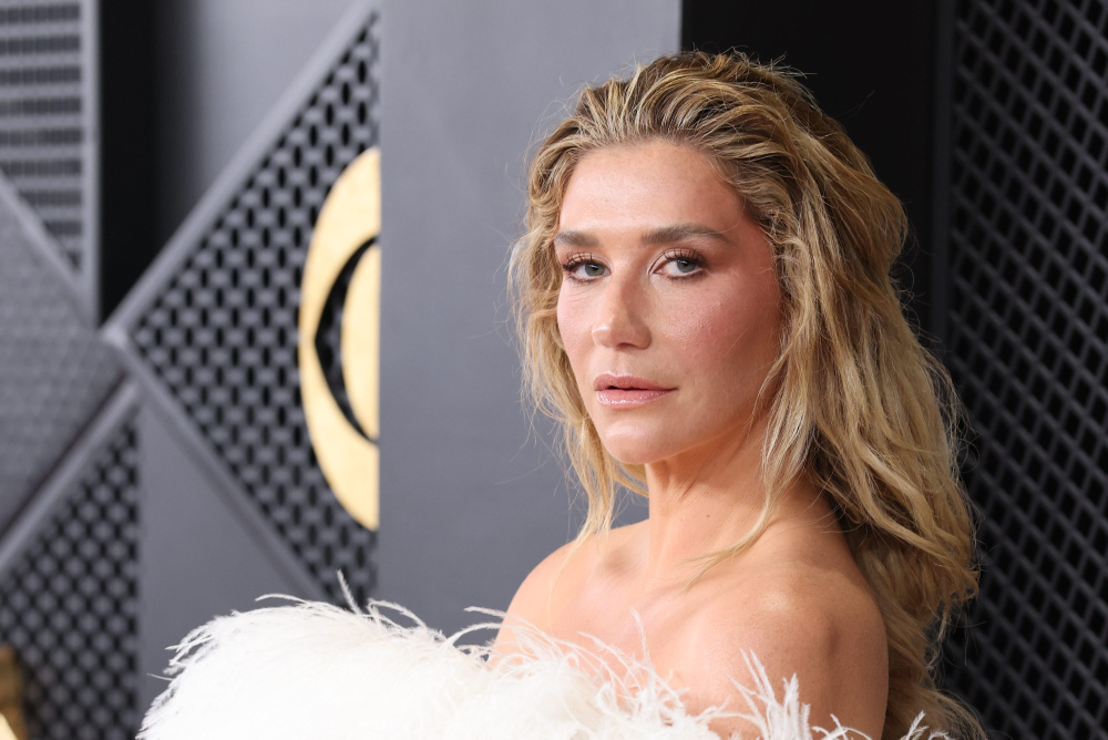 Изображение к статье: Кеша раскритиковала Белый дом за использование её песни "Blow" в видео, которое "высмеивает войну": "Отвратительно и бесчеловечно".