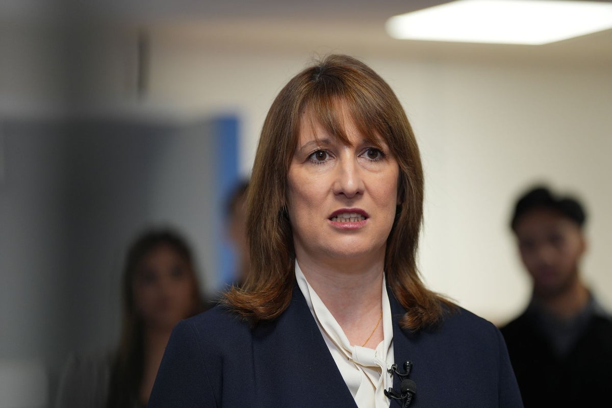 Изображение к статье: Ривз под давлением, чтобы сохранить доступные цены на энергоносители и топливо в весеннем заявлении на фоне эскалации войны в Иране.