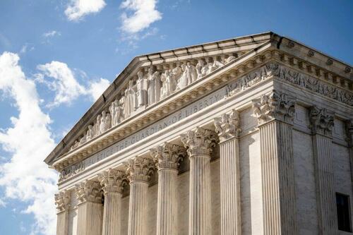 Изображение к статье: Суды завершают год крупных решений и противостояний по повестке Трампа