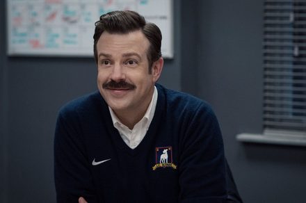 文章配图： 《Ted Lasso》第四季定档今年夏季，预告片令人期待。