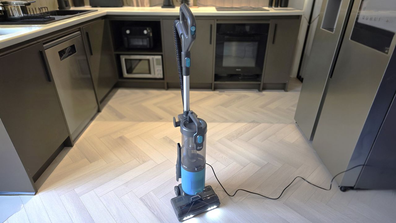 文章配图： 我测试了 Hoover HL2 TurboStyle——一款轻便式直立吸尘器，表现大多超出其重量级。