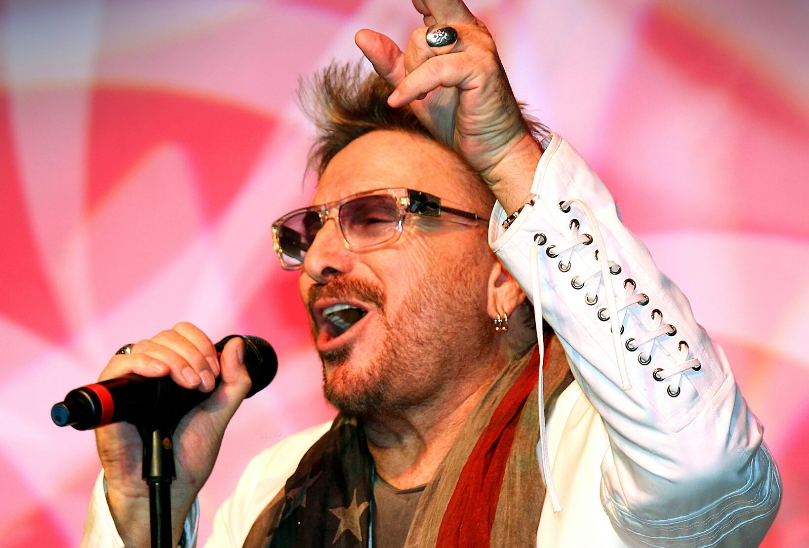 Изображение к статье: Чак Негрон, соучредитель Three Dog Night, исполнивший «Joy to the World» и другие хиты, скончался в возрасте 83 лет.