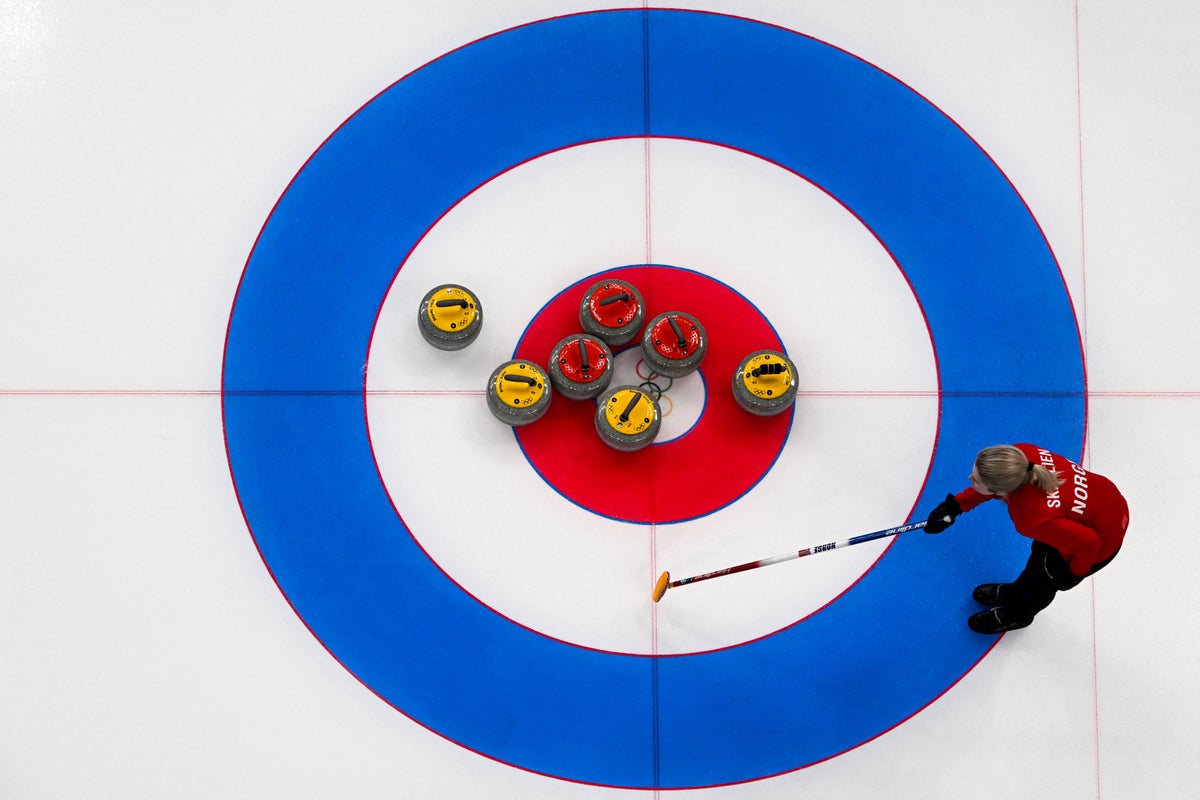 Image for the article: What does having the hammer mean in curling and how do you get it? The rules explained