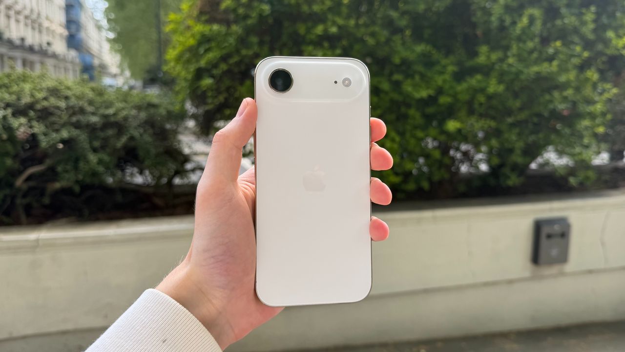 文章配图： 我们能不能聊聊 iPhone Air 那颇具争议的“浅金色”配色？