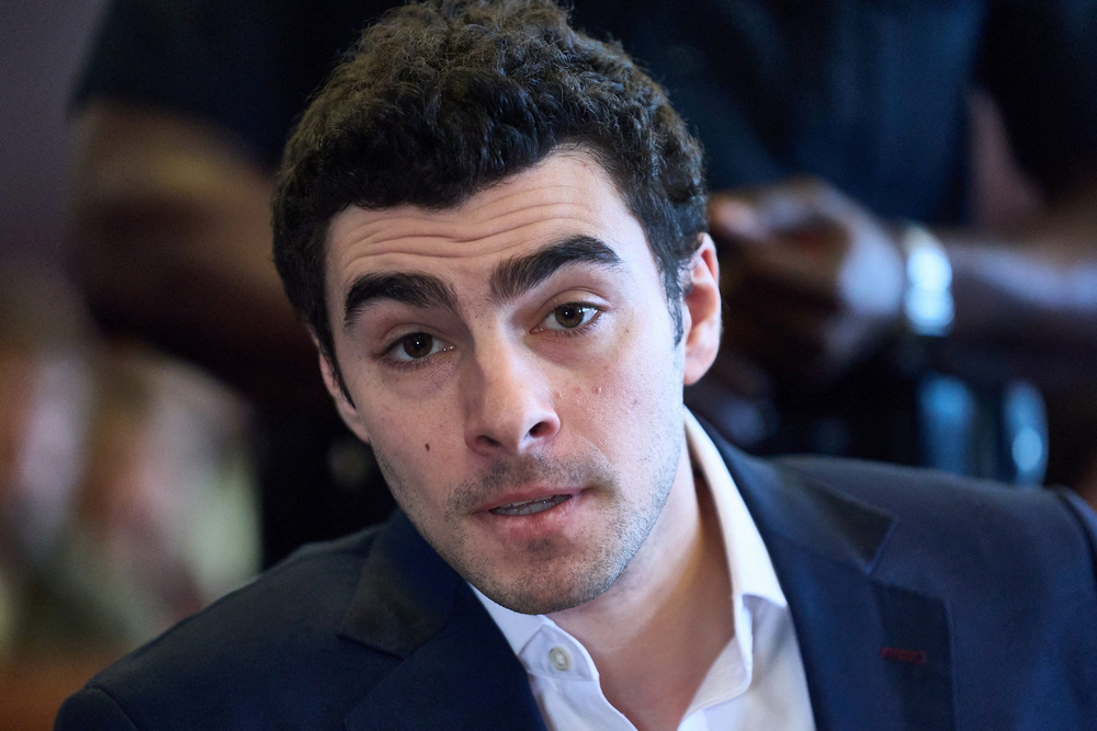 기사 이미지: 루이지 망기오네 판사, 유나이티드헬스케어 CEO 총격 살해 사건에서 사형 선고 배제