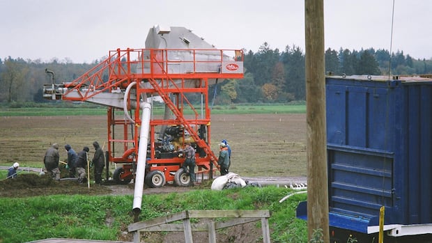 Image for the article: Class action lawsuit over migrant farm workers' EI benefits, restrictions to proceed