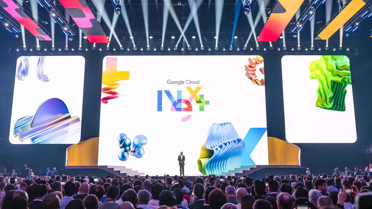 文章配图： “飞行员时代已结束，特工时代已到来”：Google Cloud 邀请您释放数据的力量