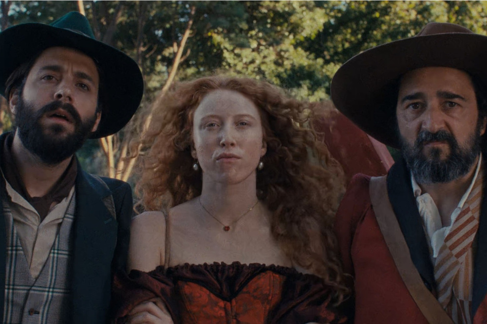 Изображение к статье: Жуан Николау рассказывает о том, как снимал португальскую звезду Евровидения Сальвадора Собрала в открывающей сцене Роттердамского фильма «Провидение и гитара»