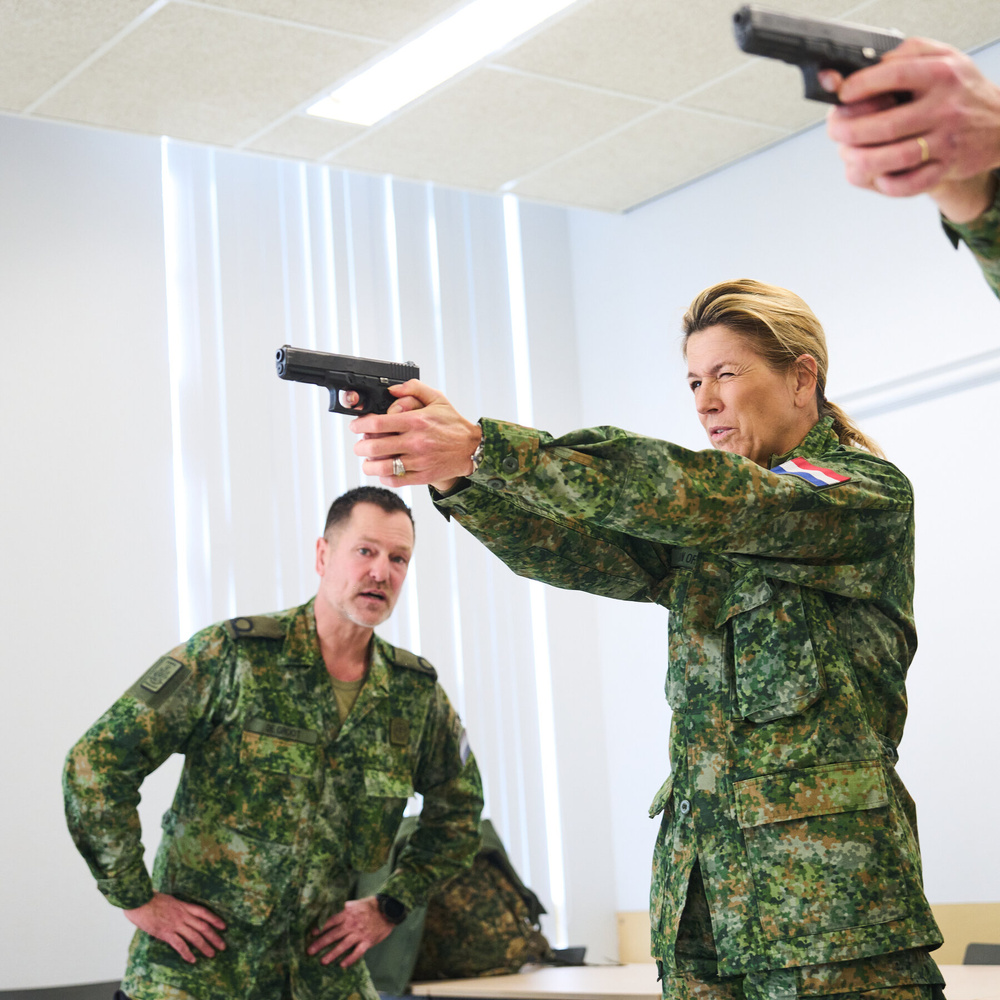 기사 이미지: 네덜란드 여왕, 군에 입대