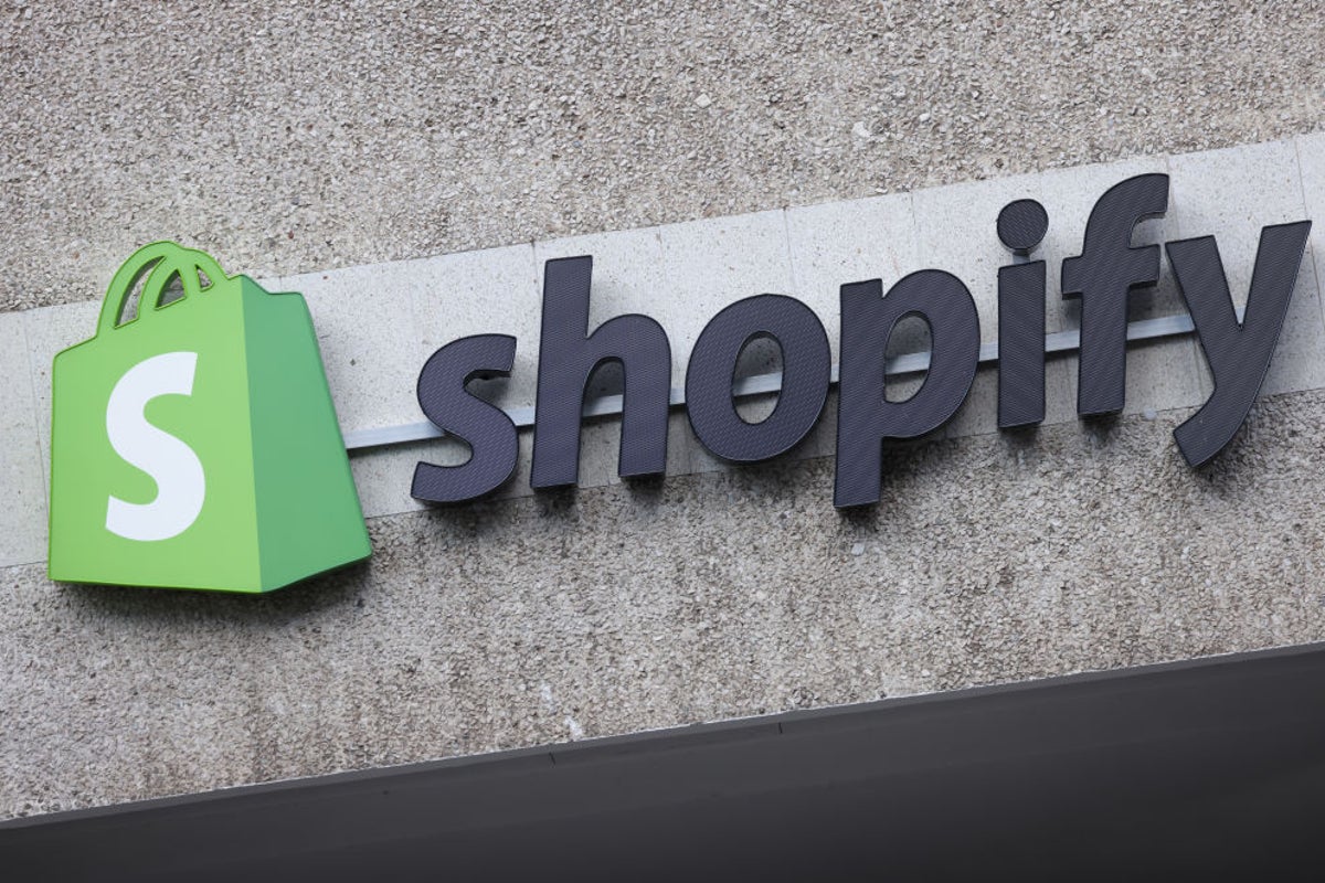 Image for the article: Shopify down as outage reports pour in from around the world on Cyber Monday