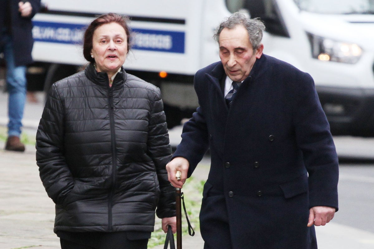 기사 이미지: 60만 파운드 상속 분쟁으로 자매와 갈등을 겪은 노년의 형제자매, 집 없는 신세 위기