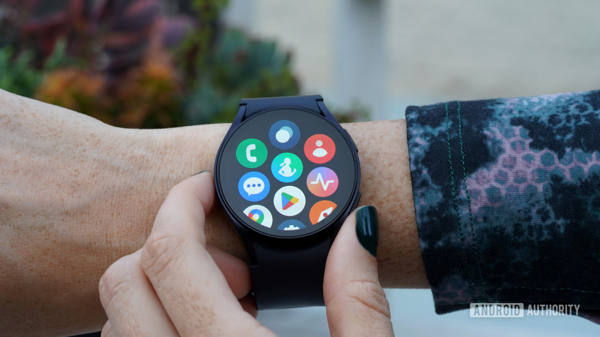 文章配图： 您的下一款 Galaxy Watch 更新可助您避免严重跌倒