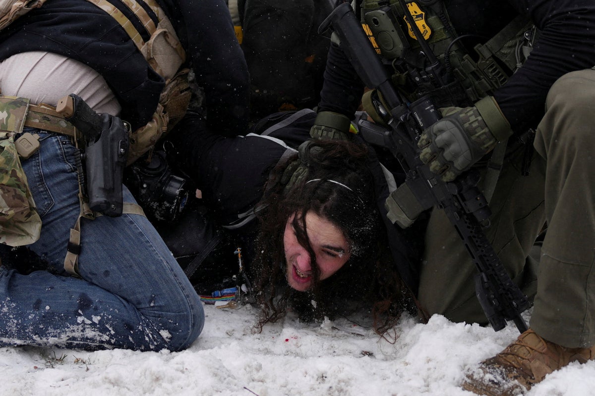 기사 이미지: 미네소타 총격 사건 이후, 주 정부들이 연방 공무원 소송 금지 법안 폐지 추진