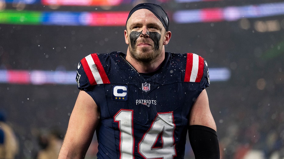 Image for the article: Tom Brady’s neutral Super Bowl stance sparks backlash from Patriots' Robert Spillane and franchise greats