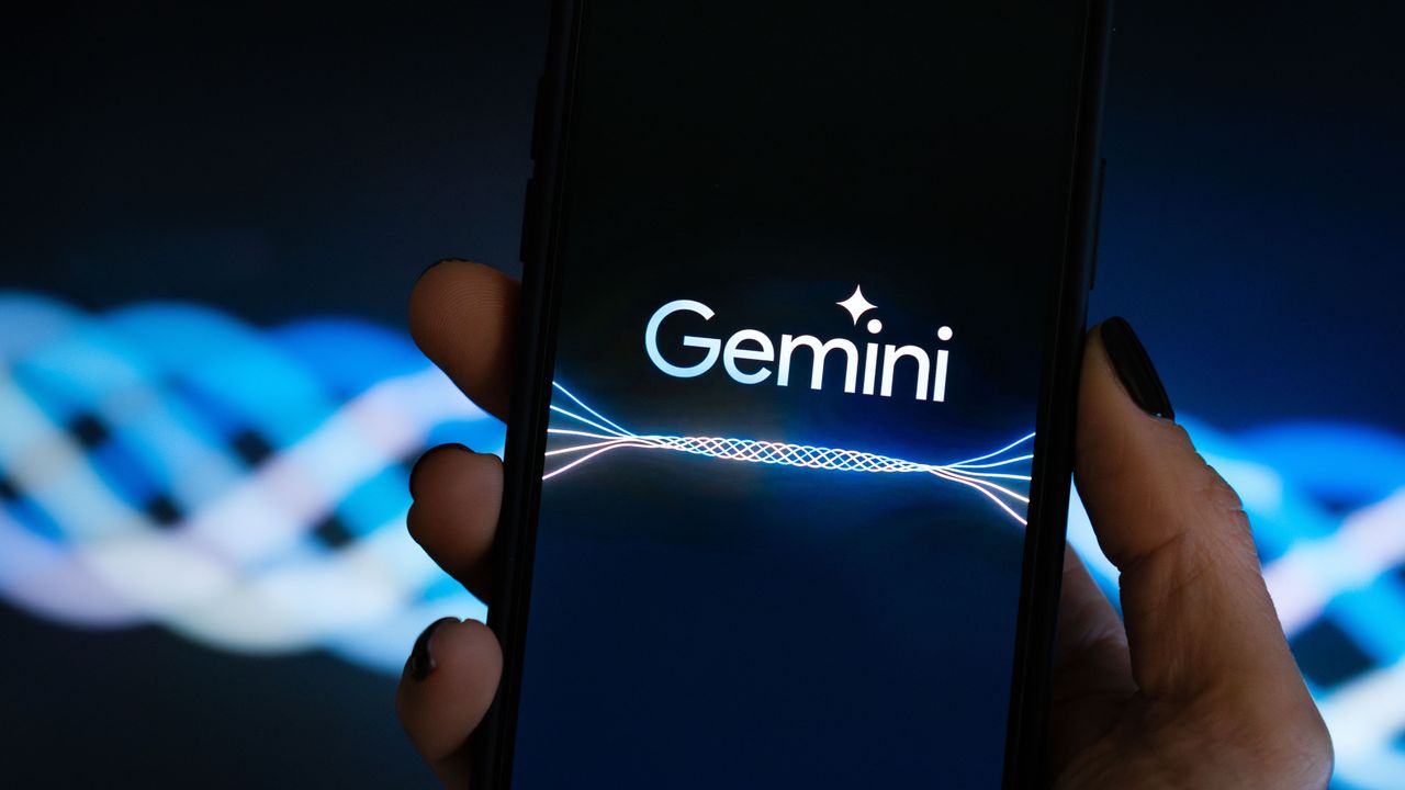 Изображение к статье: Осторожно - Gemini теперь запомнит все ваши рабочие чаты и отобразит их прямо в Google Workspace.
