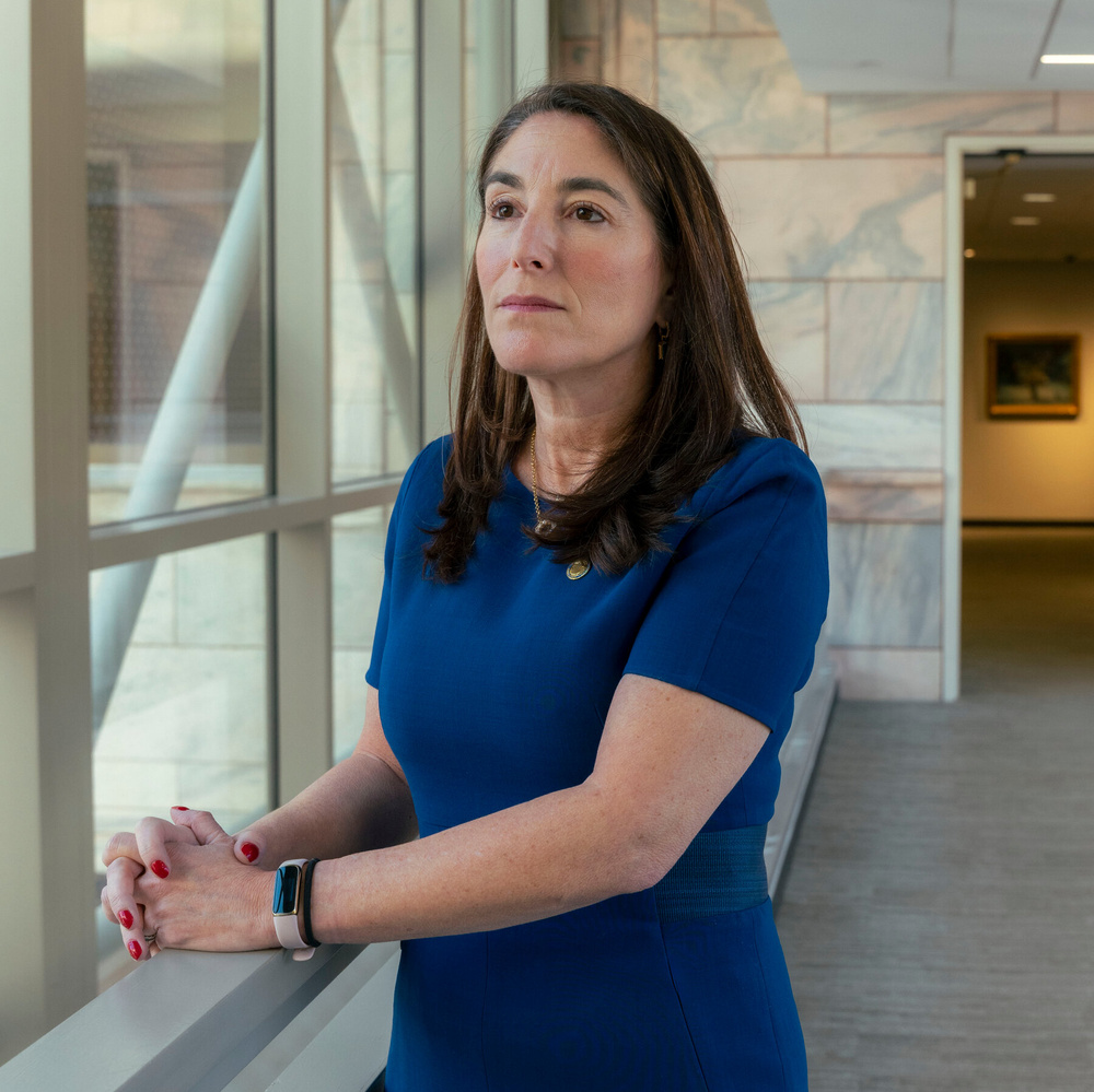 Image for the article: Top Fed Official, Wary of Inflation, Calls for Extended Rate Pause