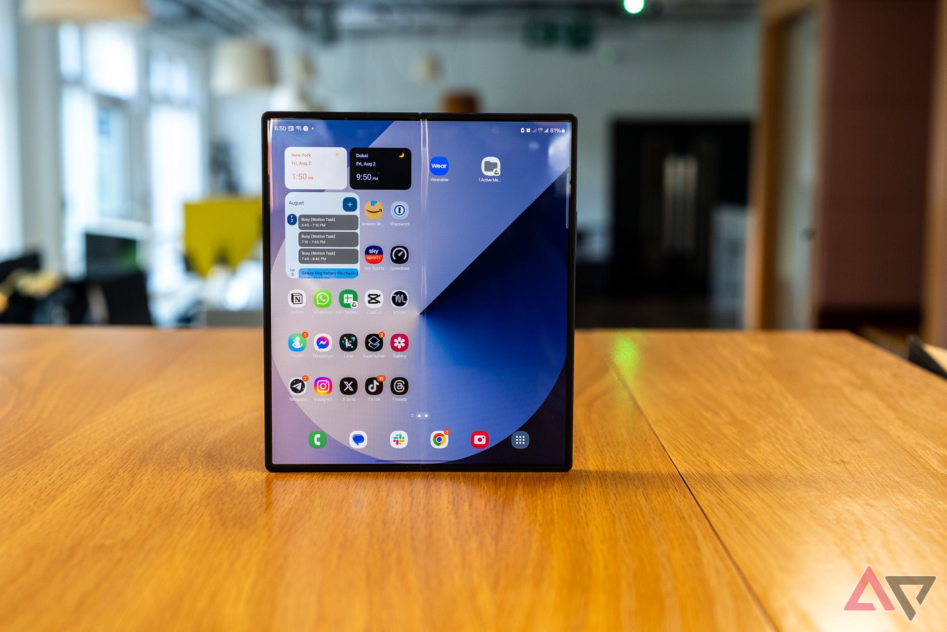 Image illustrant l'article : Le Samsung Galaxy Z Fold 7 pourrait sacrifier l'autonomie de sa batterie au profit de sa finesse.