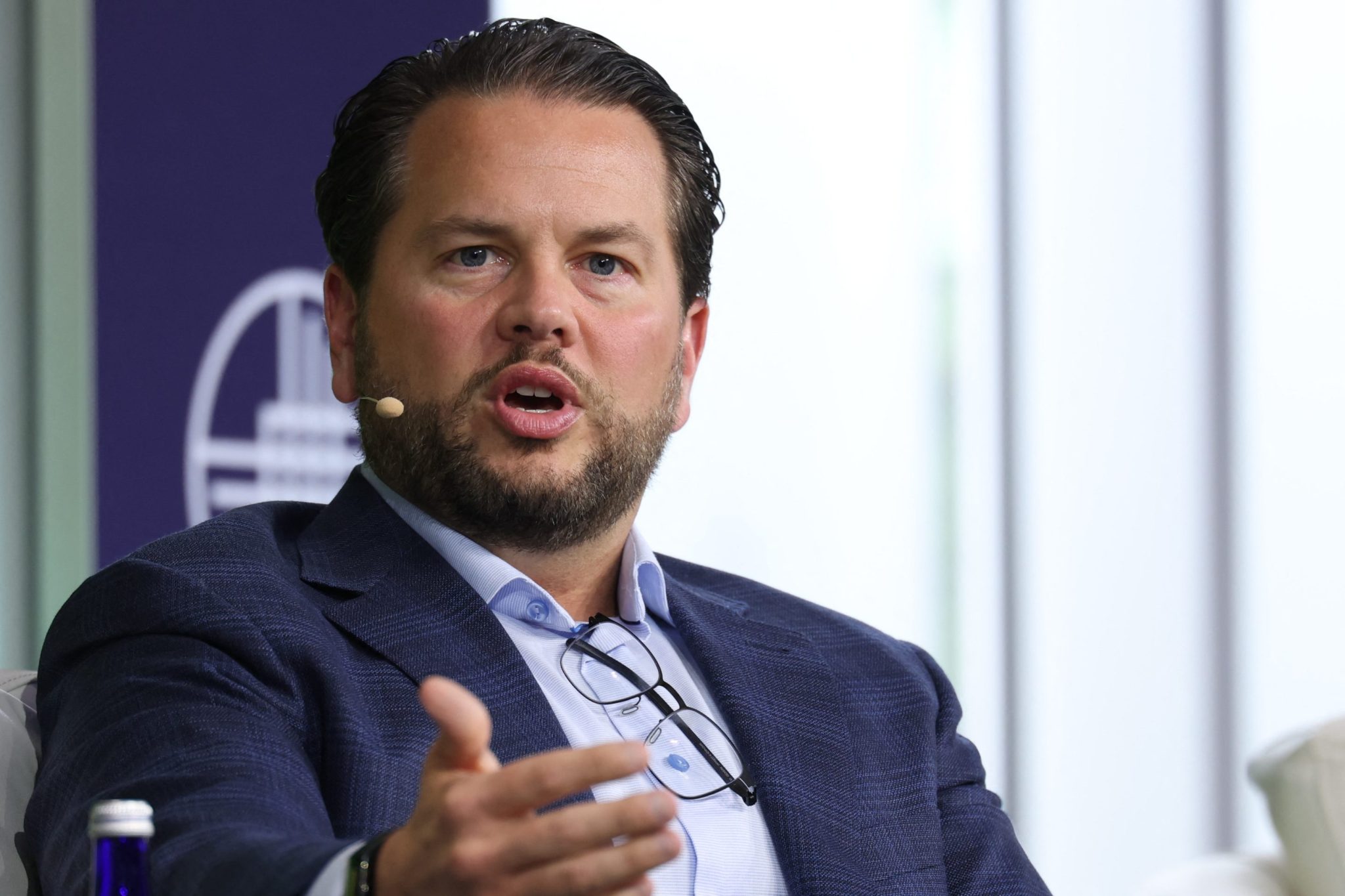 기사 이미지: 핀터레스트, 내부 해고 도구 사용 엔지니어 해고하며 반대 의견 억압. AI 구조조정으로 직원들 불안감 고조 및 통제 강화