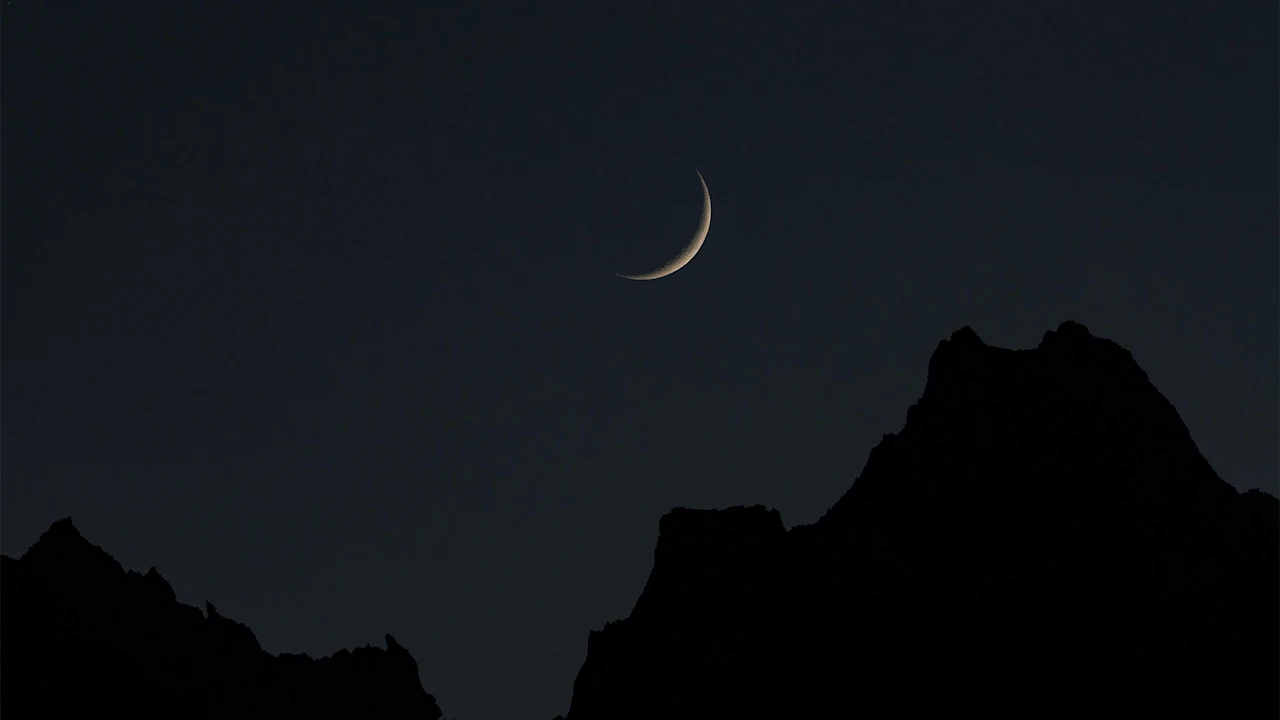 文章配图： “宇宙三角”将于今夜出现在天空中：2026 年 5 月土星、火星与月球对齐的观测时间与地点指南