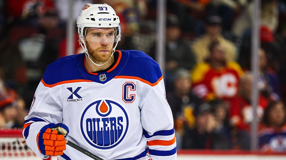 Image for the article: NHL star tries to explain bizarre ketchup 'phobia'