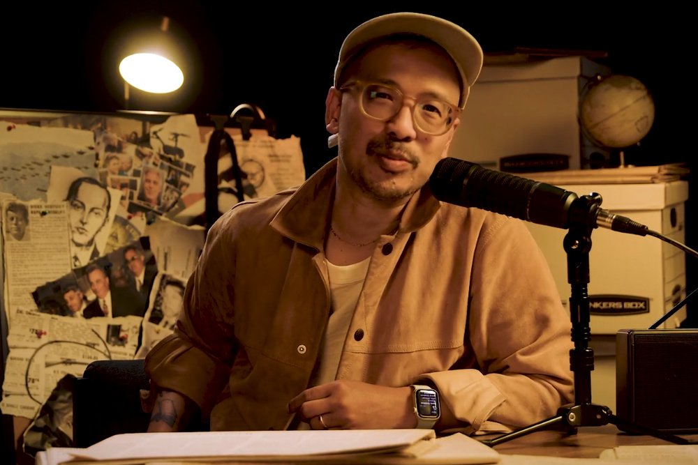 Изображение к статье: Джейсон Консепсьон ведет видеоподкаст «Wait a Second…» от The Ringer на Spotify о теориях заговора, настоящих преступлениях и многом другом: «Истории, от которых хочется сказать: «Что за хрень?»