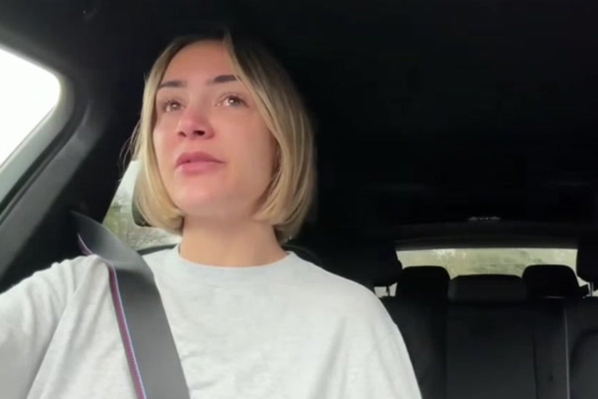 기사 이미지: 프랭키 브리지, 가족 결정에 '갇힌' 느낌에 눈물 쏟아