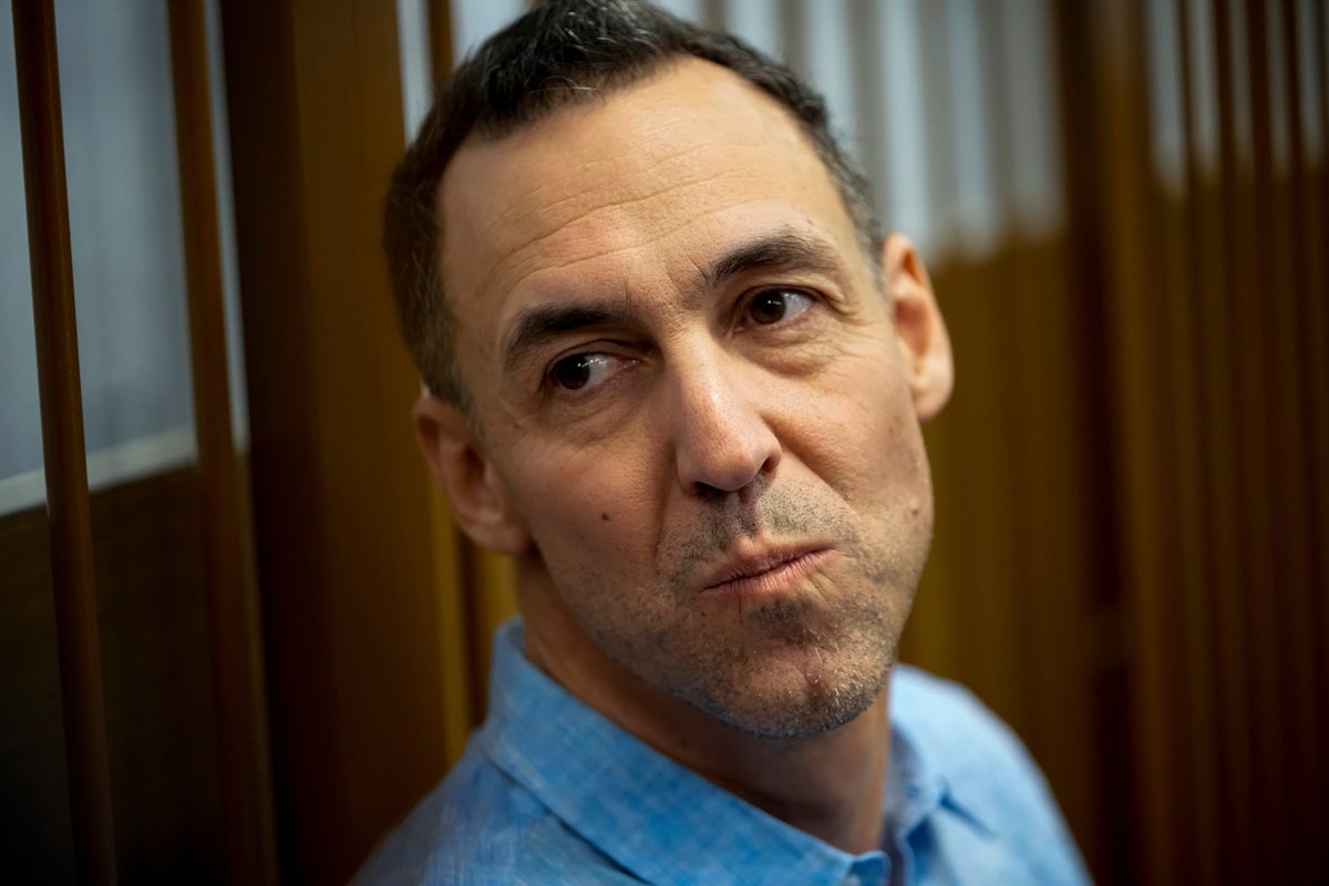 기사 이미지: 러시아, 농구 선수와 교환하여 프랑스 정치학자 석방