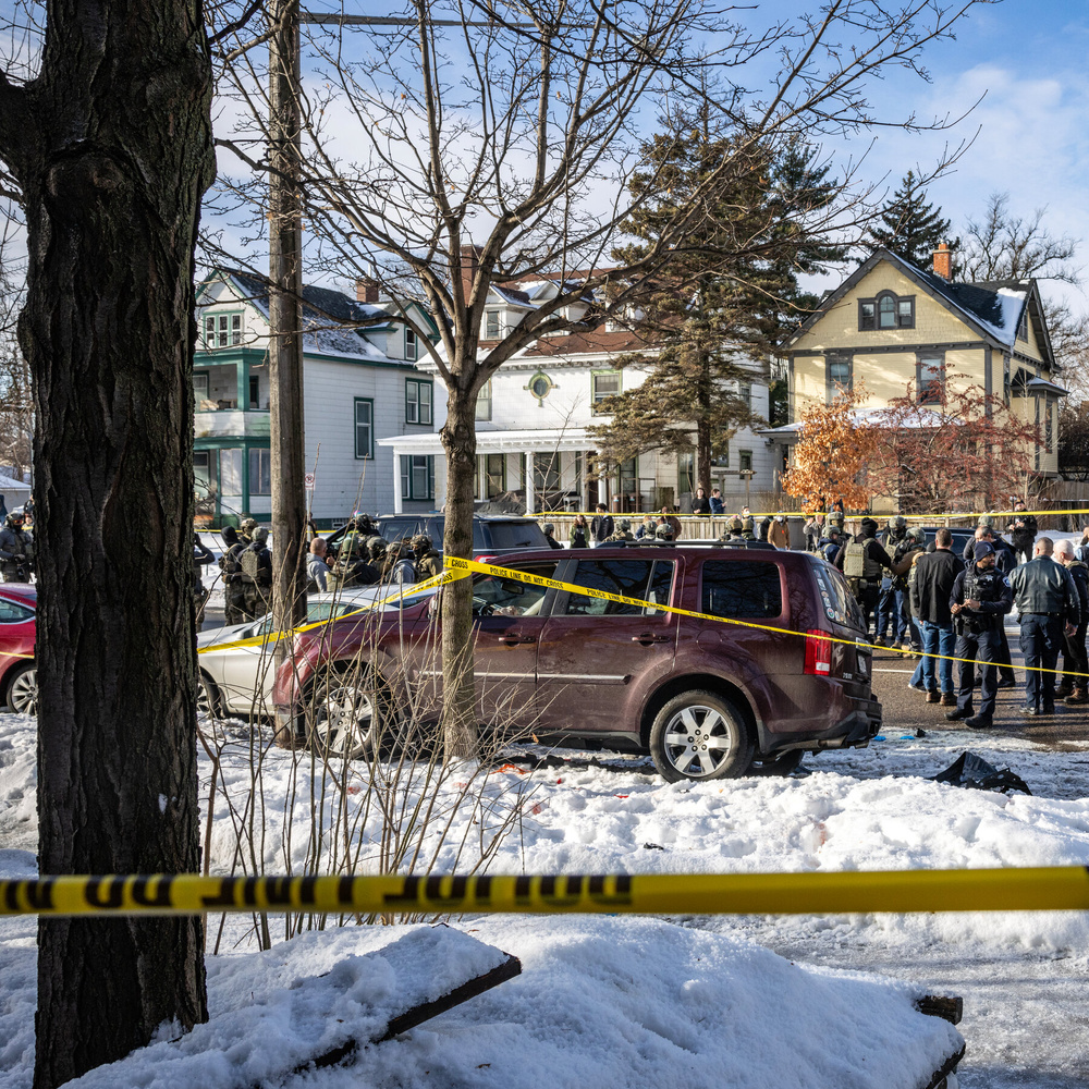 Изображение к статье: Новое видео с телефона показывает перспективу агента ICE перед стрельбой в Миннеаполисе