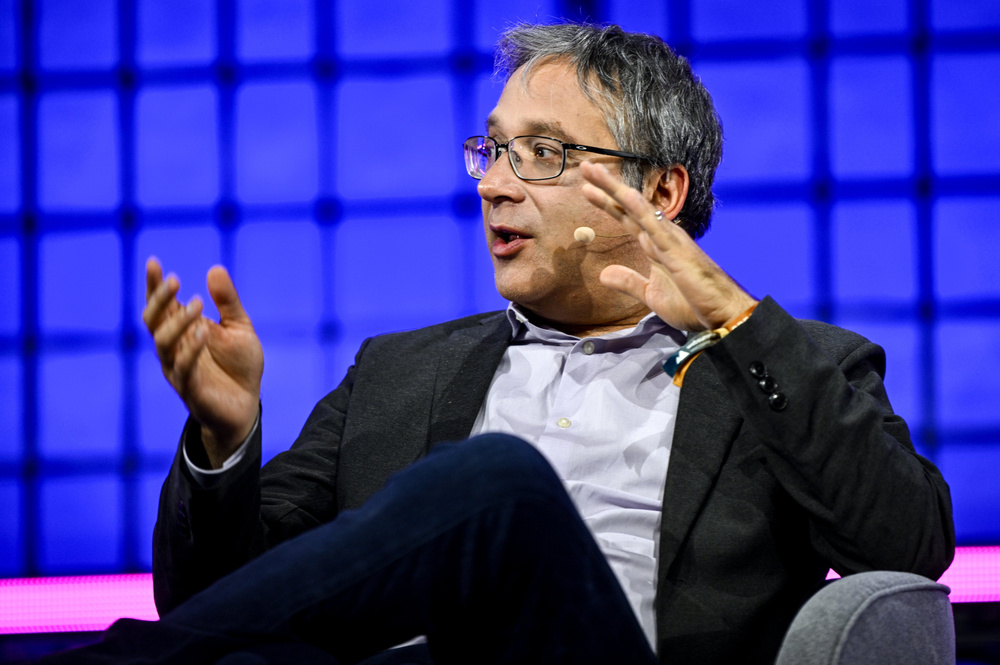 기사 이미지: AI 과학자는 "최근 주요 AI 주식들의 부진은 투자자들이 '사기를 당했다'는 것을 깨닫고 있다는 것을 보여준다"고 말했습니다.