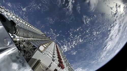 Image for the article: 4,400 Starlink Satellites To Move To Lower Orbit
