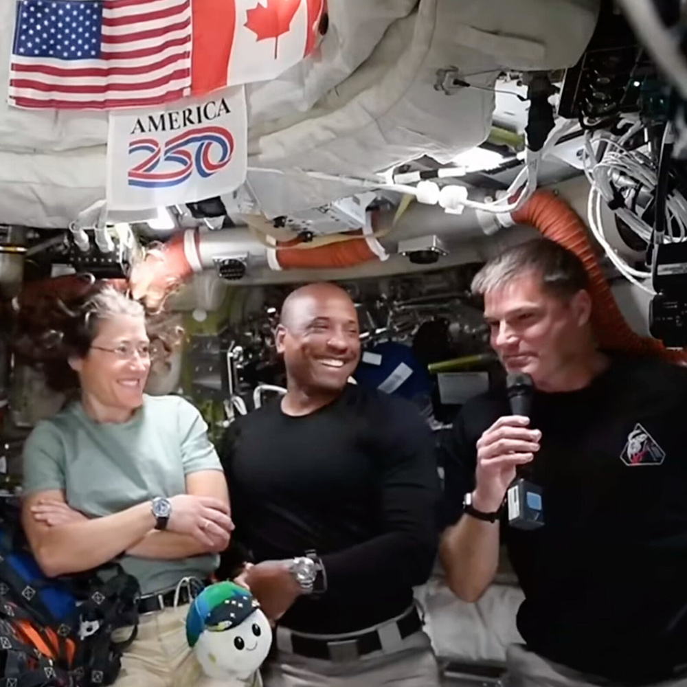 Изображение к статье: NASA готовится к приводнению Artemis II после исторического облёта Луны