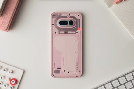 기사 이미지: Nothing은 대규모 유출이 있은 지 하루 만에, 자사의 차기 폰을 재미있는 새 색상으로 공개했습니다.