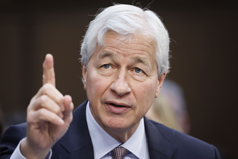 Image for the article: JPMorgan’s CEO Jamie Dimon reveals the career goal he adopted when he was just a 28-year-old assistant: Do not speak unless you can add value