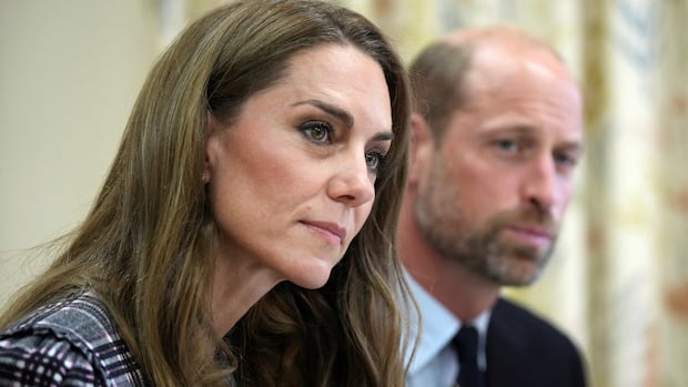 기사 이미지: 윌리엄 왕세손과 케이트, 엡스타인 관련 폭로에 '깊이 우려' 표명, 주요 영국 내각 구성원들은 스타머 지지