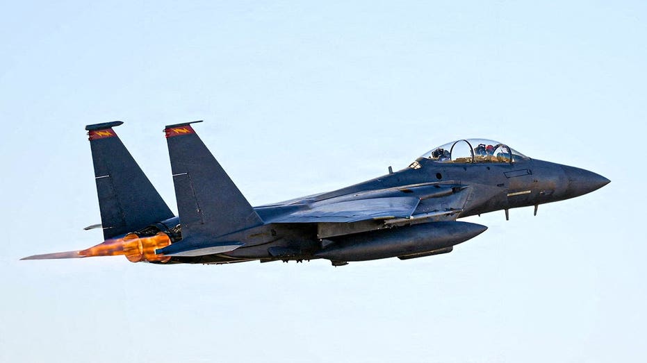 記事の画像： 戦闘機パイロットが脱出した時、何が起こるのか？イラン上空でF-15Eが被弾した後の、一瞬の脱出劇