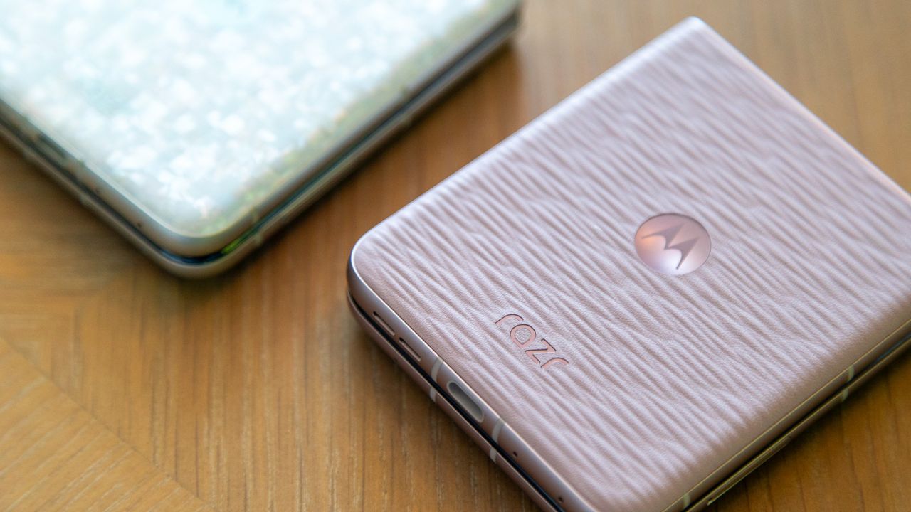 文章配图： 2026 款摩托罗拉 Razr 的充电速度有多快？