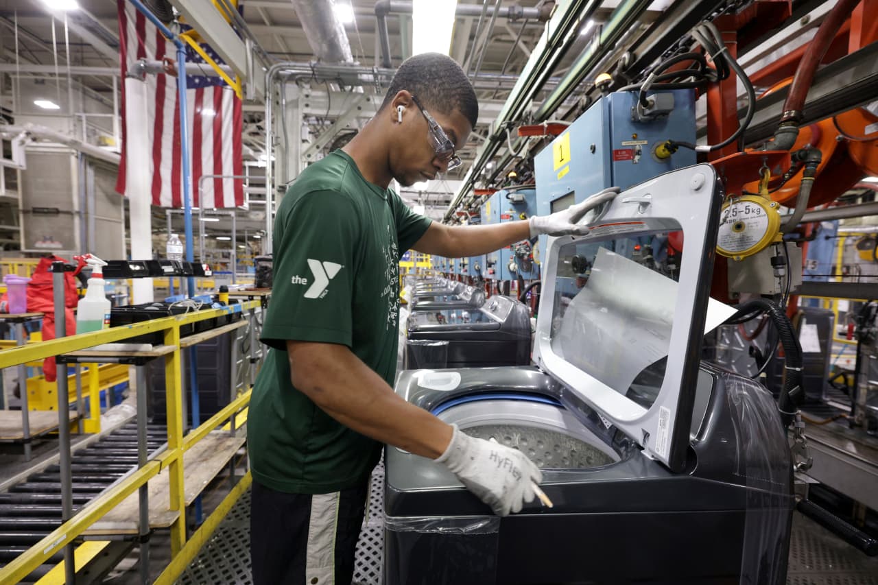 기사 이미지: 금요일 주식 시장 랠리는 투자자들이 2026년에 정말로 집중하고 있는 것을 보여줍니다.