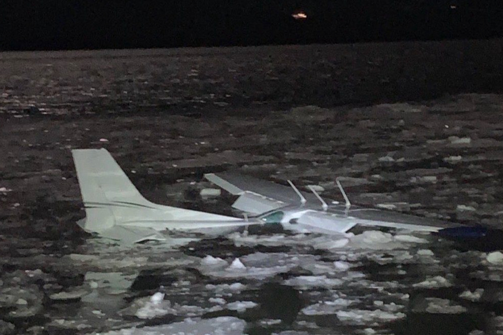 Image for the article: ‘Another miracle on the Hudson’ as survivors pulled from New York river after plane crashes in freezing temperatures