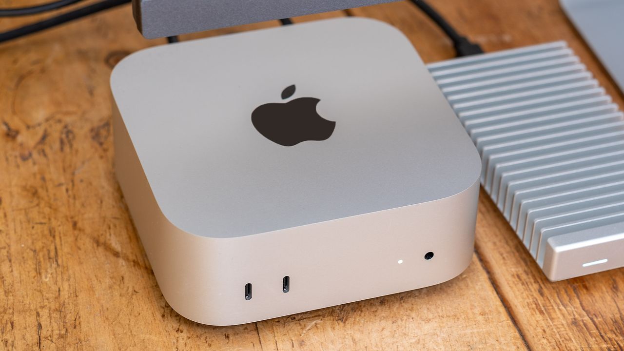 文章配图： 苹果下架更多 Mac mini 和 Mac Studio 型号，CEO 蒂姆·库克警告称“供需平衡可能需要数月时间才能达成”。