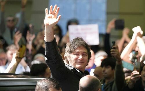 Изображение к статье: Сообщения о низкой явке избирателей на ключевых промежуточных выборах, где на кону "бензопила" экономии Милея и масштабная красивая финансовая помощь.