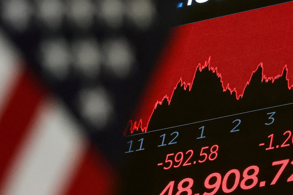 Image for the article: 4 fresh ways investors can play the stock market during a software apocalypse