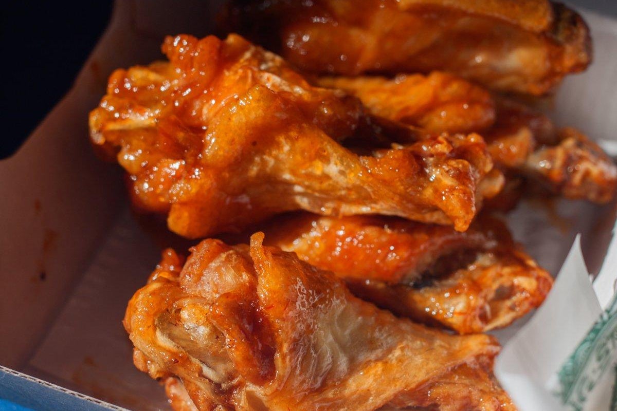 Image for the article: Judge throws out Buffalo wings lawsuit that has ‘no meat on its bones’
