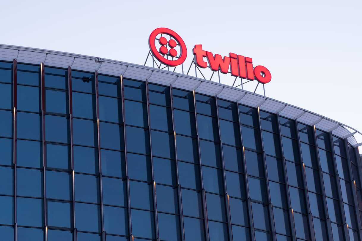 文章配图： Twilio 的股价飙升。该软件集团表示，其 AI 语音工具正迎来“前所未有的需求”。